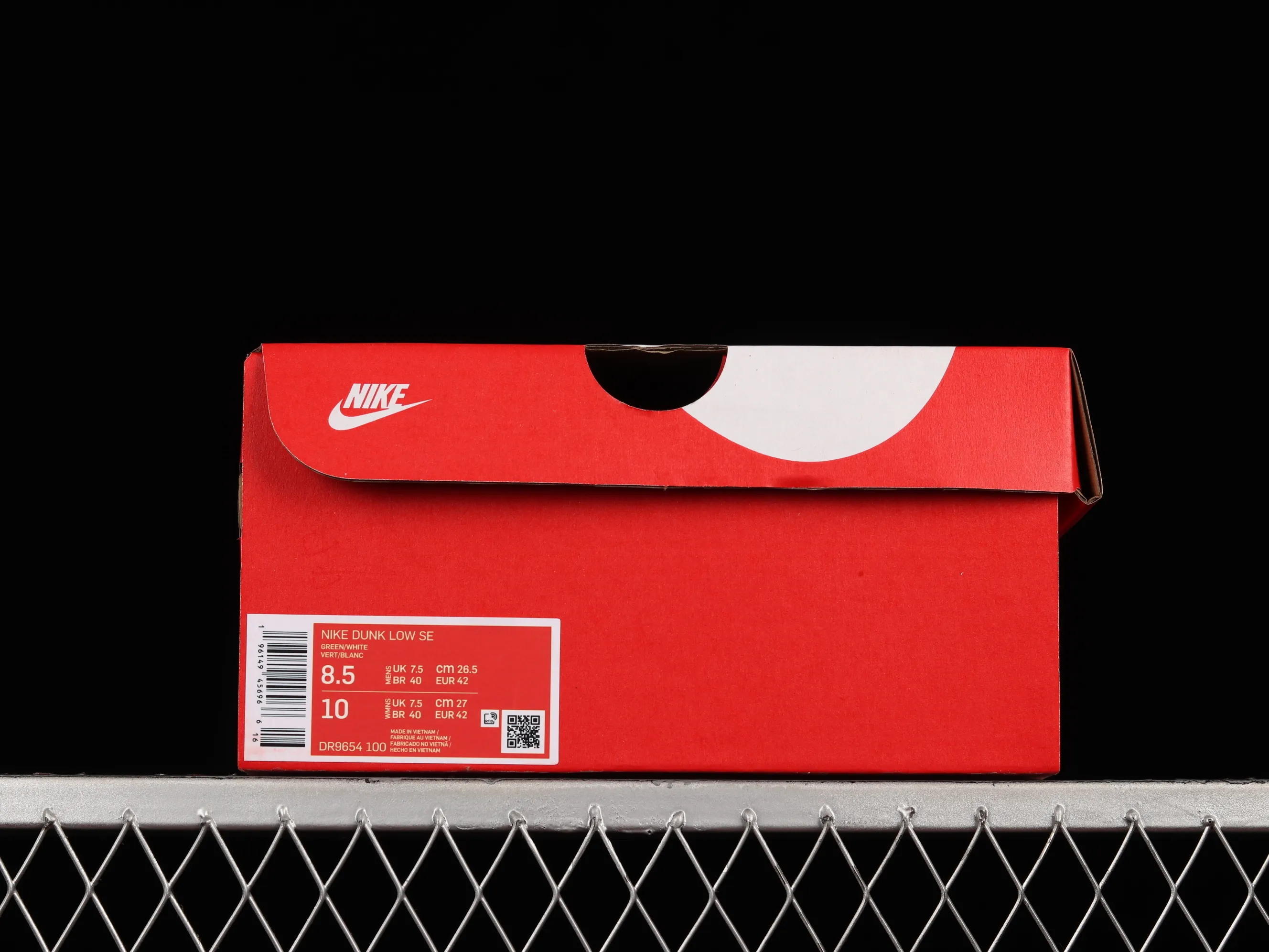 All Categories Nk SB Dunk Series Nk SB Dunk Low Low-top Sneakers Nk SB Dunk Low "Lottery" Heineken Color SB Smashed Backboard Fashion Casual Sneakers DR9654-100